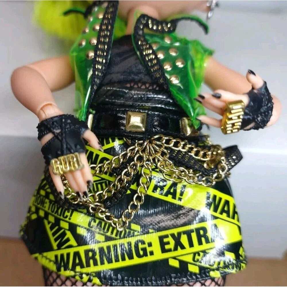 LOL Surprise OMG Remix Yellow Hair Rock Fame Queen Doll Play READ DESCRIPTION